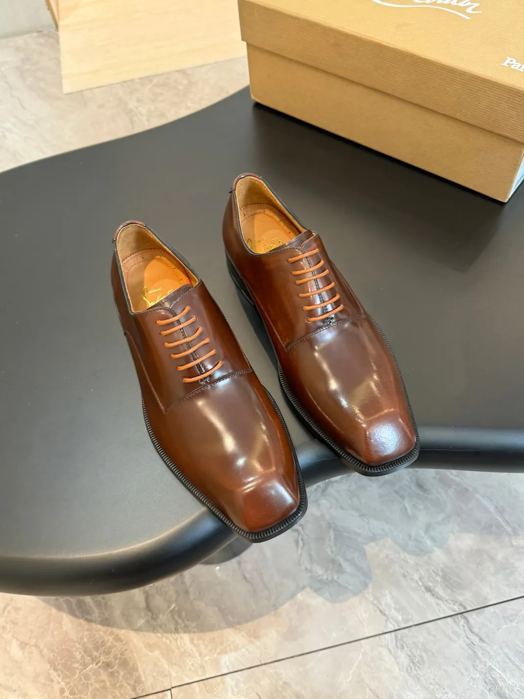 [CL red sole shoes] Top P: 1020💰 Size 39-44 (⚠️38.45.46.47 custom-made, non-returnable and non-exchangeable) 🆑High-end men's business formal leather shoes, original authentic top quality goods ••✅💯 Top original order purchasing agent! Original imported patterned cowhide ➕Imported cowhide lining ➕Cowhide feet ➕Original leather outsole~🉑️Feel free to compare the authentic ones!